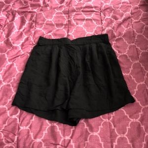 Black flows shorts